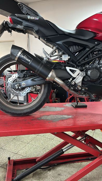 CB125R 2023 vermelha