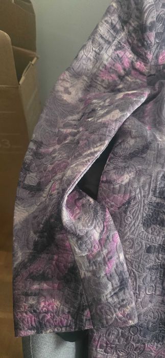 Casaco em seda cinzento e rosa