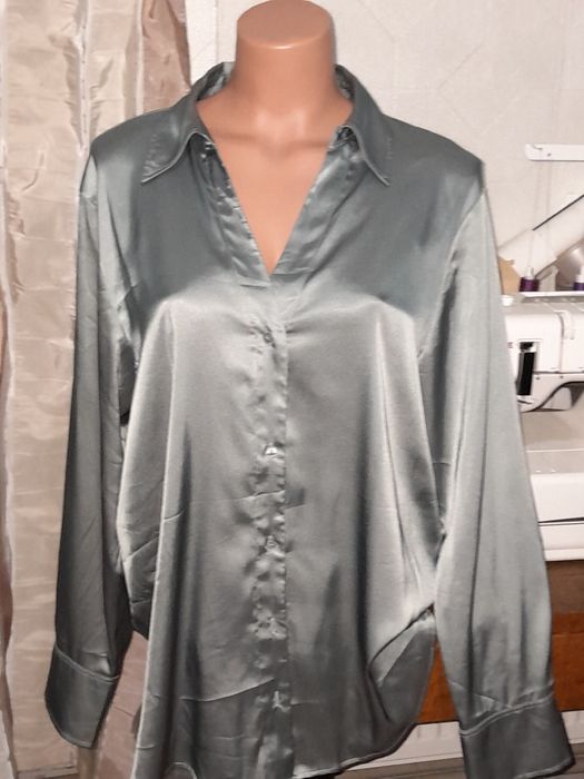 Продам шёлковую блузу 56 размера