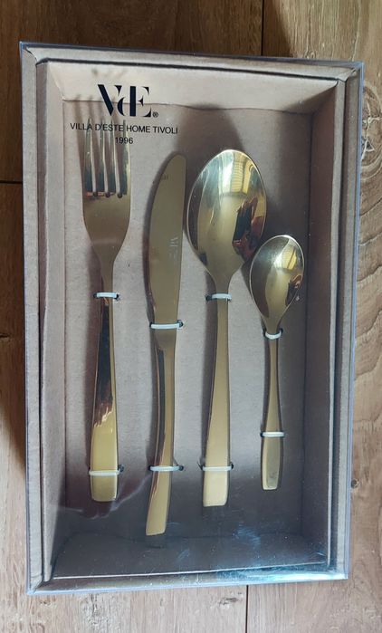 Villa d´Este zestaw sztućców Sztućce 24 Złote Nowe

24-częściowy zesta