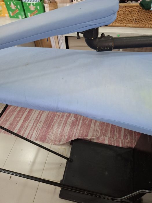 Tábua de passar a ferro industrial com sucção