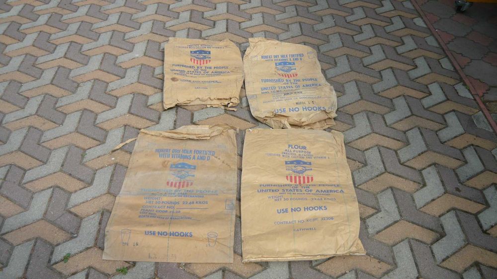 Opakowania UNRA worki Amerykańska pomoc lata 80- te