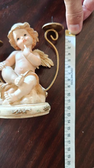 Anjo decorativo com suporte para velas