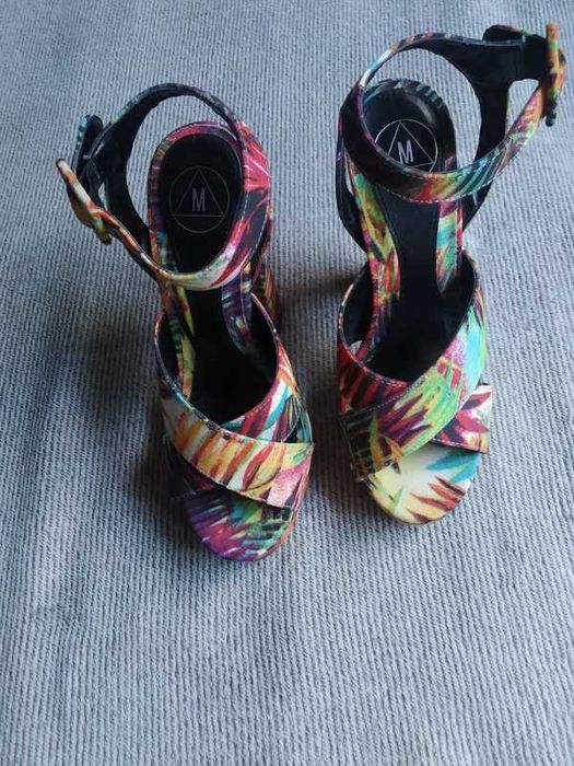 Buty na wysokim obcasie platformie sandały missguided