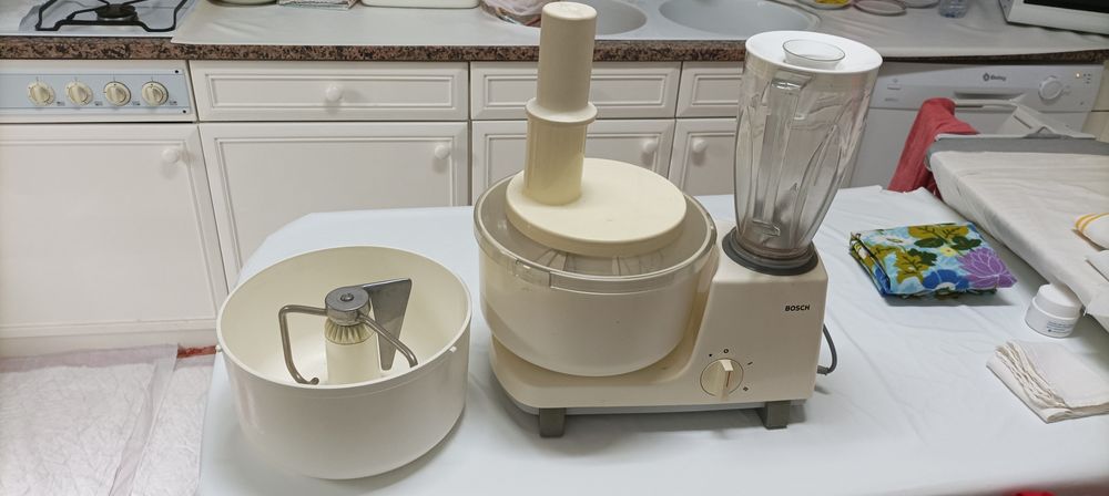 Robot cozinha composto por batedeira, amassadeira, liquidificador