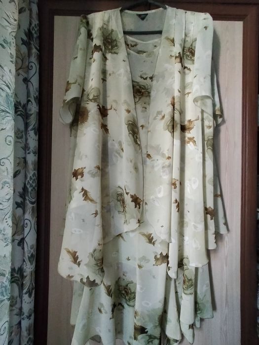 Костюм женский..