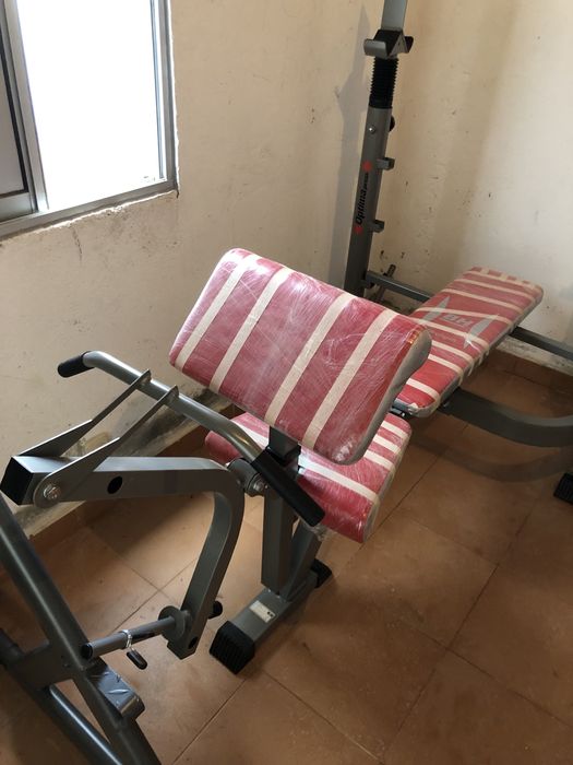 Banco supino esta novo nunca foi usado