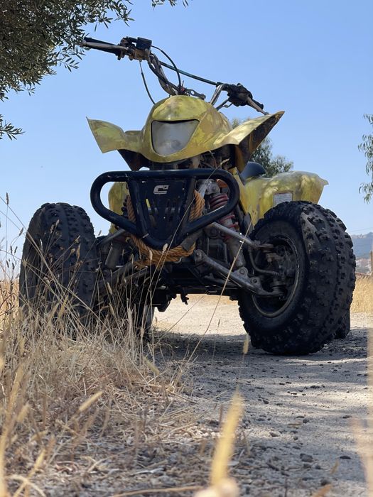 Vendo moto quatro Suzuki ltz 250 com documentos a funcionar e a andar mais informações envia mensagem