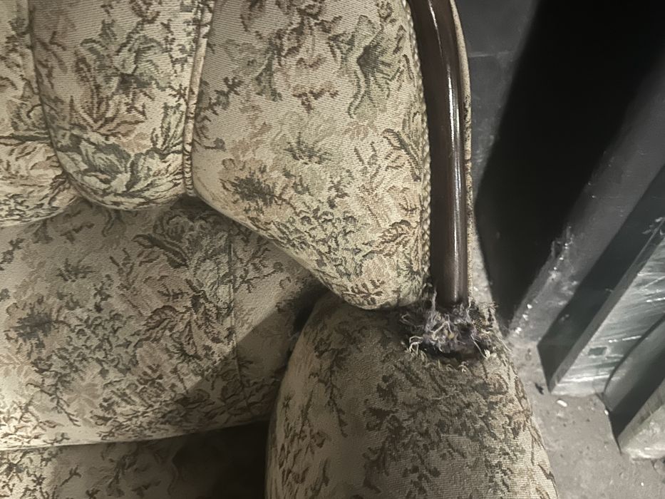 Sofá Cama de casal com excelente estofo e madeira