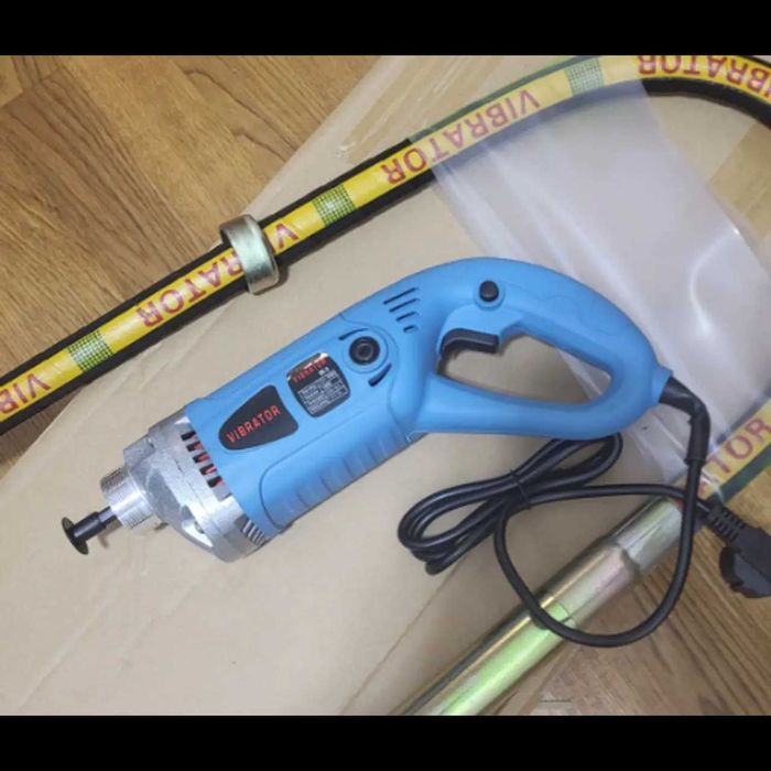 D89- Ferramenta vibratória para cimento 1300W 4300 rpm mangueira 1,5m