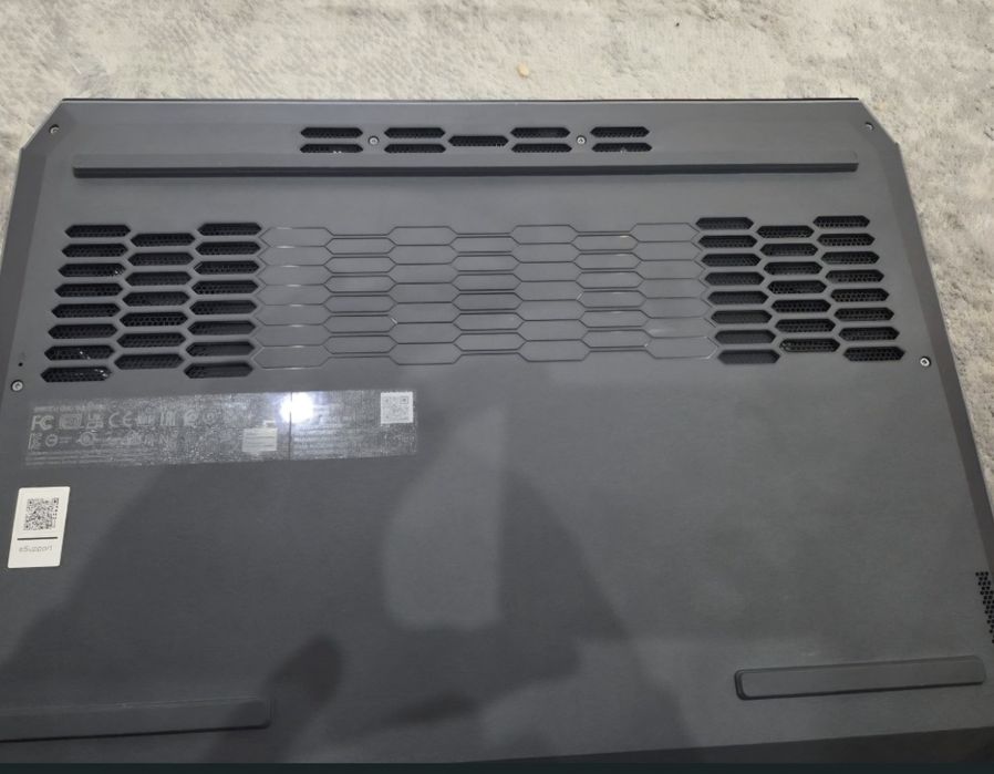 lenovo loq-ryzen 7/rtx 4050/24gb ram/144hz/1 tb ssd