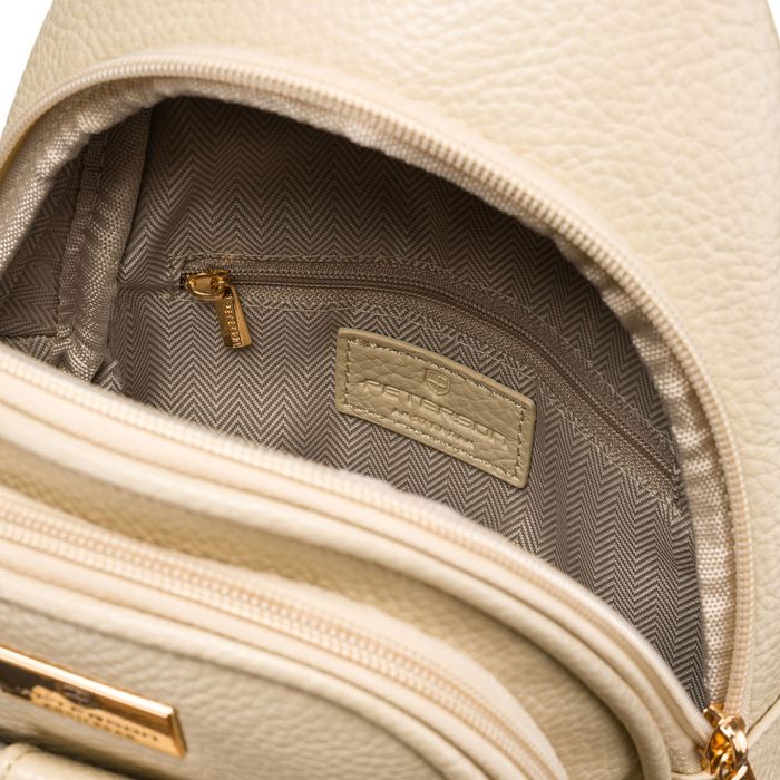 modna i funkcjonalna beżowa saszetka damska crossbody