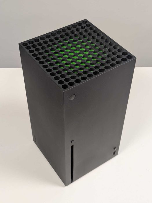 Xbox series X z dwoma padami i stacją dokującą | stan bardzo dobry