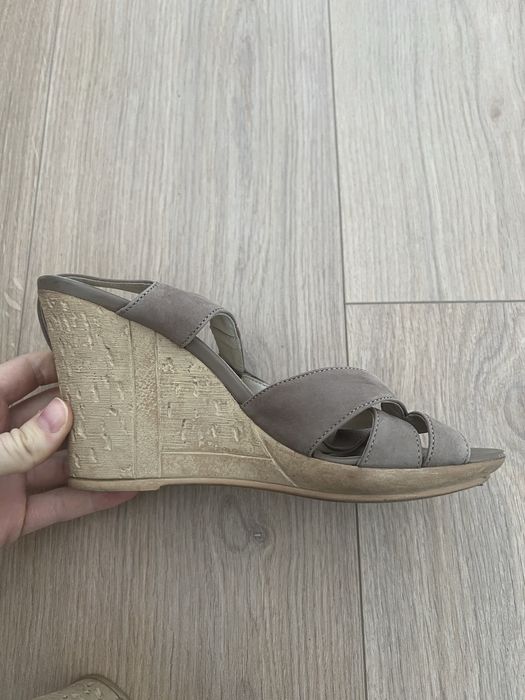 Бежеві босоніжки