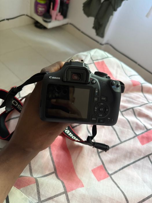 Canon EOS 2000D + Kit Completo – Como Nova