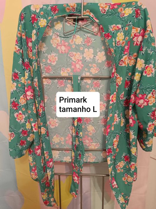 Cada peça 5 euros. Roupa variada