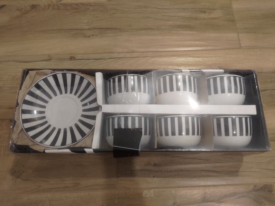 Zestaw kawowy. Biało czarny.