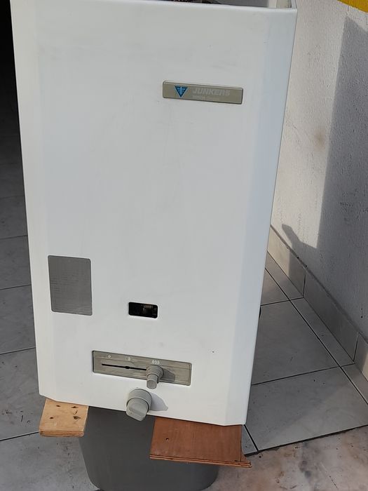 Esquentador Junkers a gás natural 11 litros.