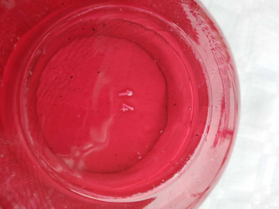 Três Pequenos Castiçais Vermelhos