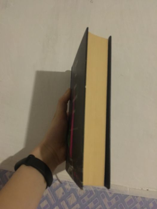 Продаю книгу в ідеальному стані