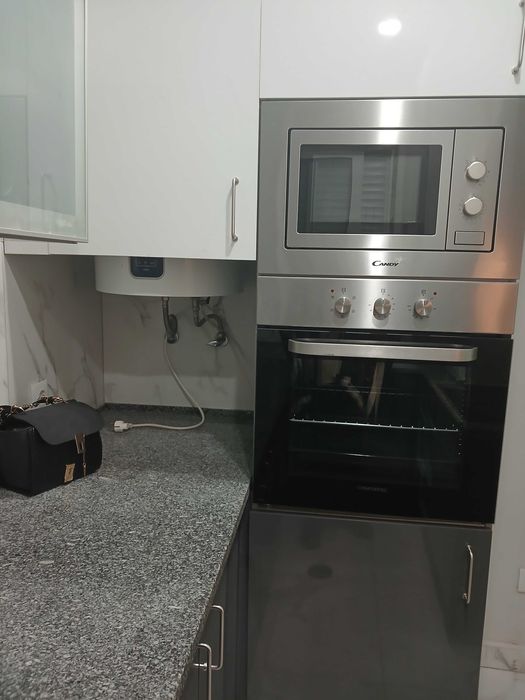 Apartamento em Almada/ Barrocas arrenda-se