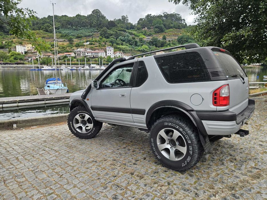 Opel Frontera.