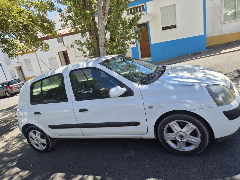 Renault clio na cor branca com jantes original