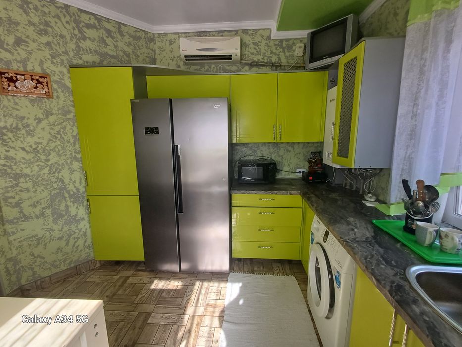 Здаю подобово 2 поверховий будинок