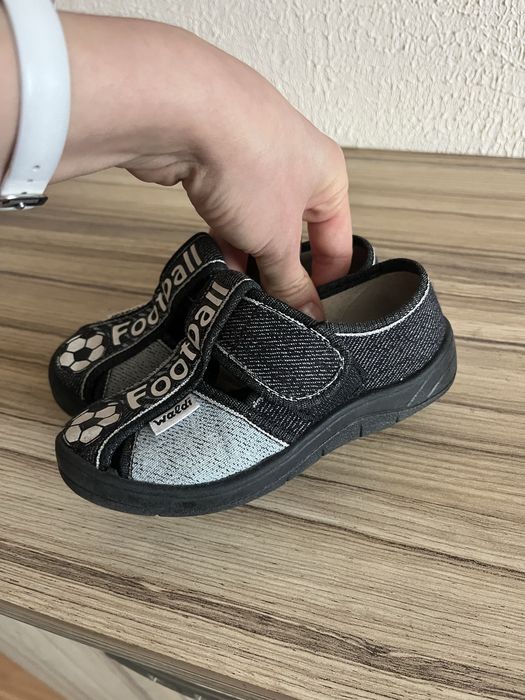 Тапочки на хлопчика 26 розмір (17 см )