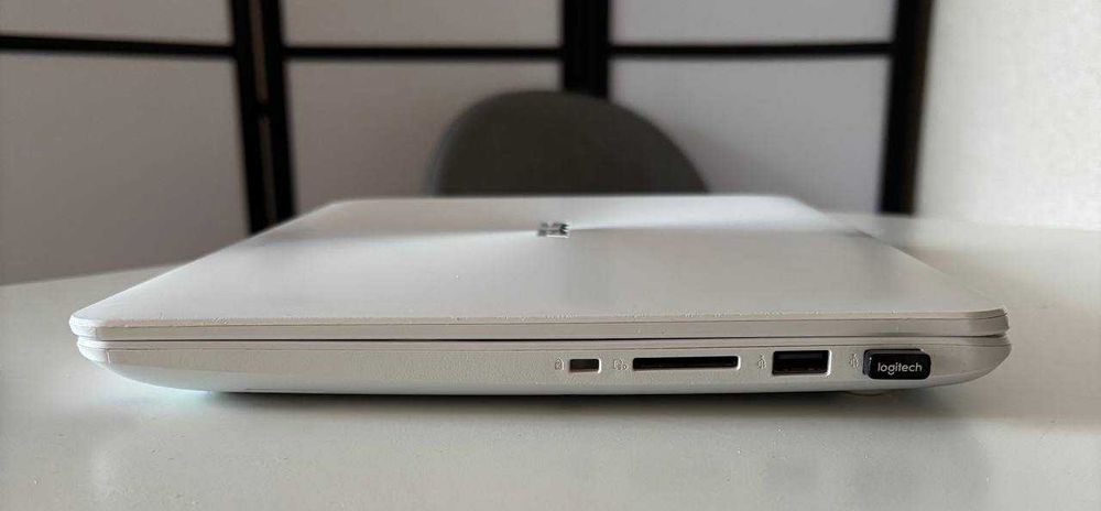 Ноутбук ASUS белый
