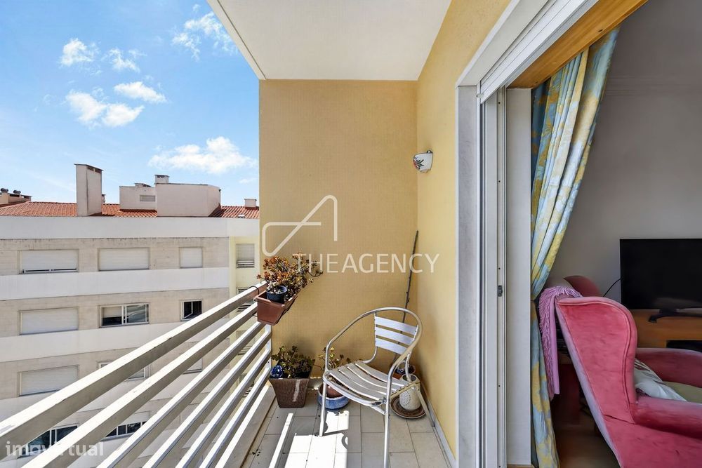 Amplo Apartamento T3+1 no Último Andar nos Jardins da Parede