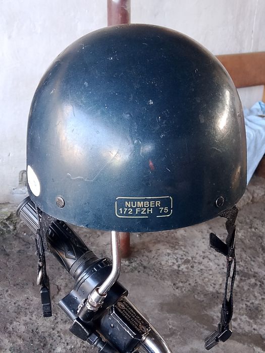 Продам немецкий мото шлем.