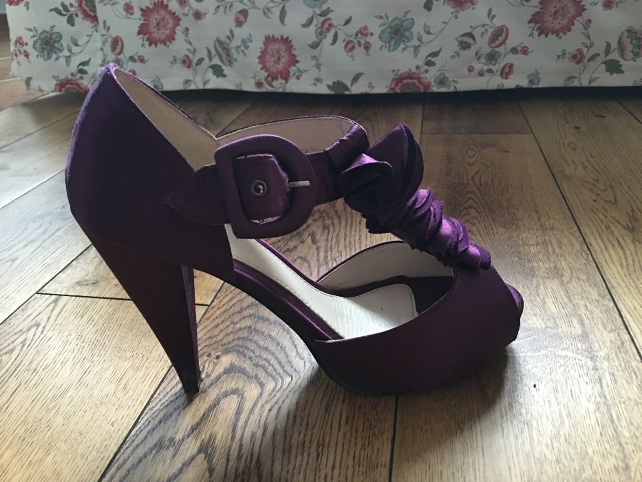 Fioletowe szpilki peep-toe - rozmiar 41