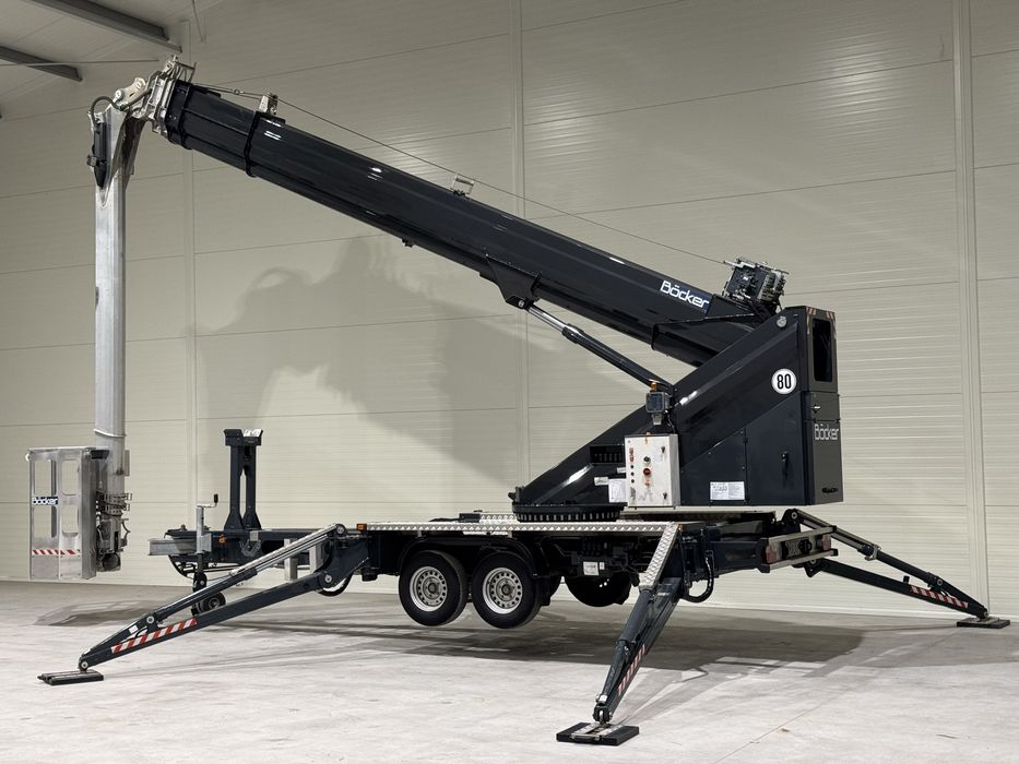 Dźwig dekarski Böcker AHK 36/2400 żuraw ciesielski