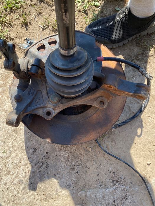 Продам цапфу до кіа карнівал в зборі тормозний діск 2 права і ліва