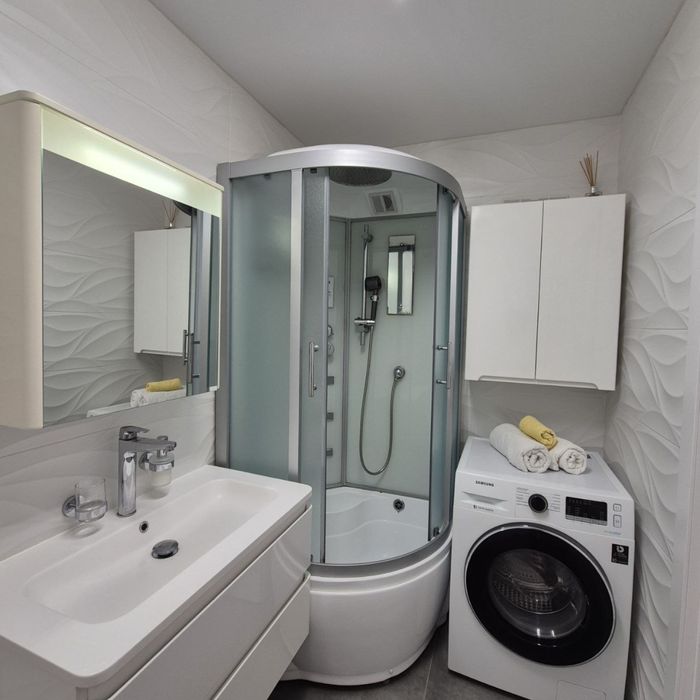 Продам трикімнатну квартиру на ремонтом