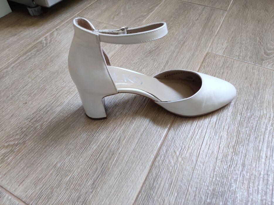 Buty Ryłko ślubne kremowe rozm. 39