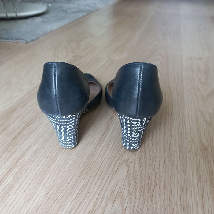 Buty damskie czółenka na koturni