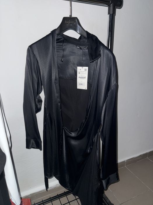 Нова атласна сукня zara знизу ну запах
