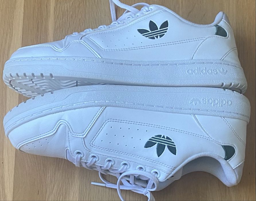 Кросівки ADIDAS.