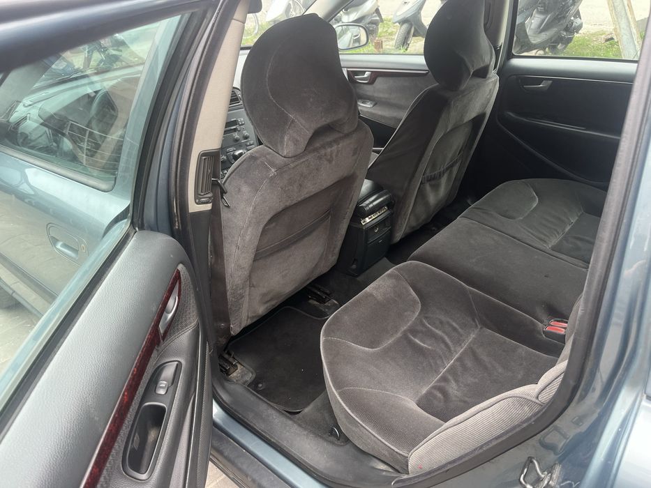 Volvo V70 2.4 Дизель Механіка Гарний стан авто !