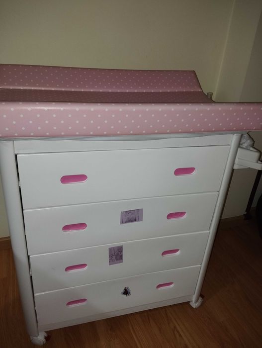 Armário banheira muda fraldas