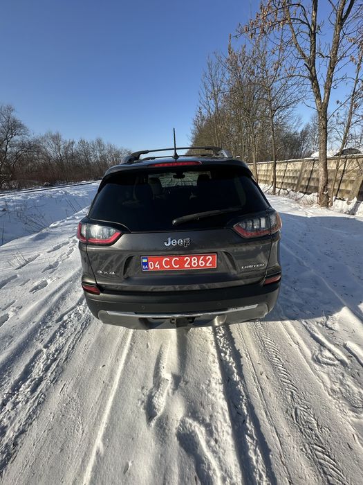 Автомобіль Jeep Cherokee