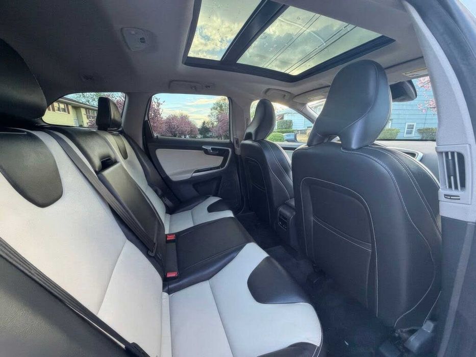 Volvo XC60      2016