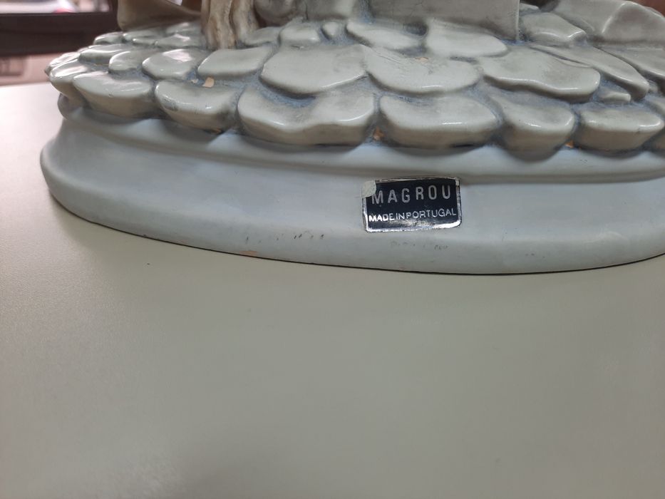 Estatueta casal MAGROU
