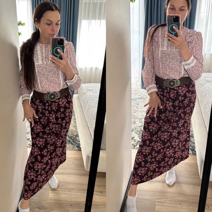 Спідниця в квітах на шнуровкі