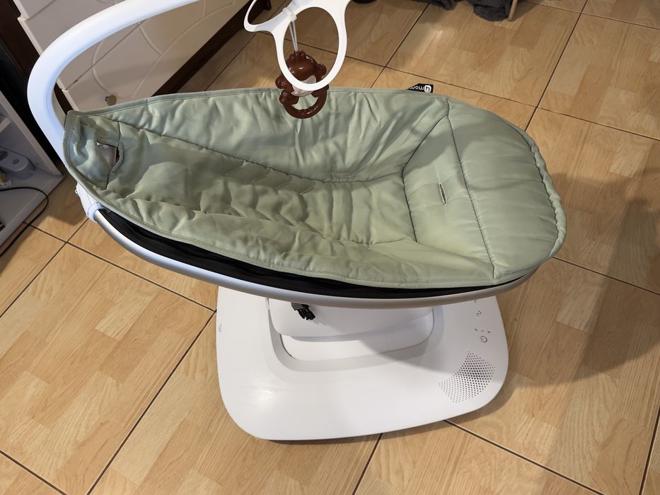 Крісло-гойдалка / заколисуючий центр 4moms MamaRoo 5.0