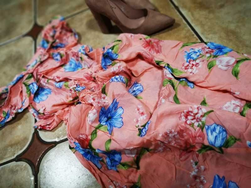 Letnia sukienka w kwiaty ala hiszpanka