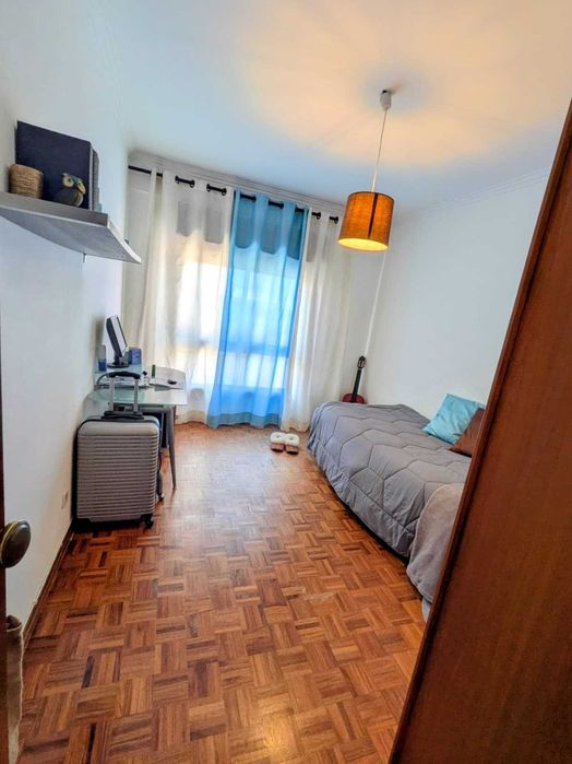 Apartamento T3 com arrecadação e garagem em S. Carlos