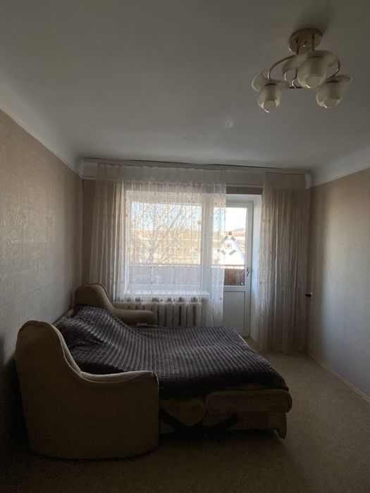 Київська 1 кімнатна біля кінотеатру Україна